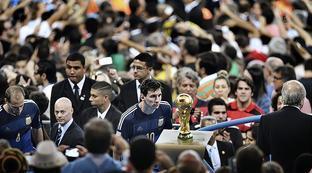 梅西14年世界杯的凝望图片