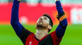 世界杯梅西致敬马拉多纳