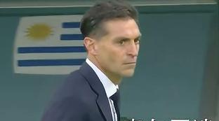 乌拉圭教练颜值引热议