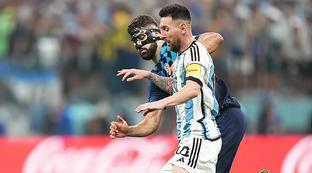 阿根廷球迷疯狂庆祝