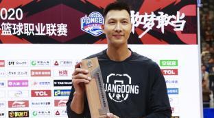 篮球冠军奖杯中国的最丑